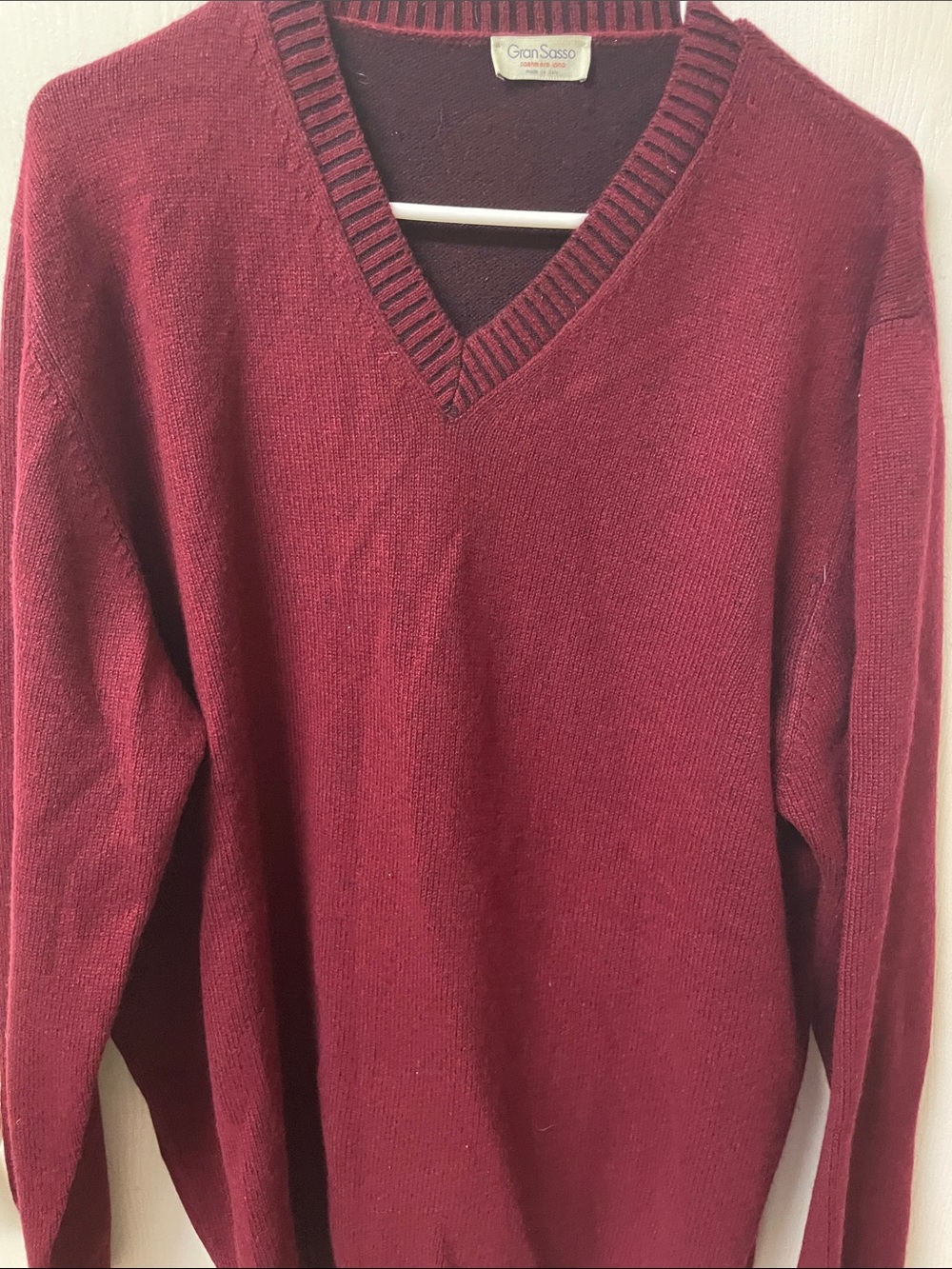 Gran Sasso Men's V-Neck Sweater in Burgundy